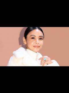 [x]滝沢眞規子 3人の子の留学先ロンドンに 「007」撮影の超高級ホテルに滞在「美しくて見惚れる」「かっこよすぎ」 - YouTube