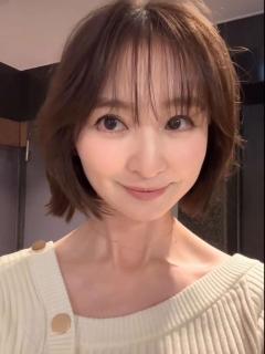 [x]離婚発表の篠田麻里子、春仕様の新しいヘアスタイルに笑顔「ふんわり感がたまらない」 - 芸能写真ニュース : 日刊スポーツ