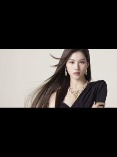 [x]TWICE のサナ（SANA）が「グラフ」初のジャパンアンバサダーに就任！｜ファッション｜ELLE[エル デジタル]