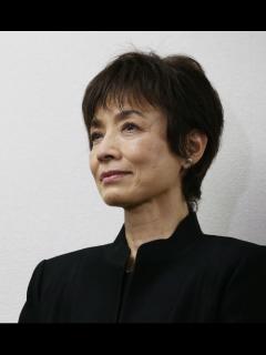 [x]【榊原郁恵さん渡辺裕太さん会見】渡辺徹さんへの想い語る「渡辺徹って人は偉大だったんだな」 - YouTube