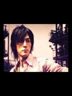 [x]B'z 稲葉浩志、ソロ活動の苦悩＆海外と日本のスタッフの違いについて語る。 - YouTube