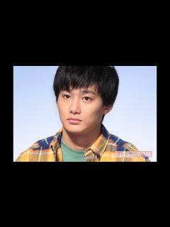 [x]イメージ変わった…？ 野村周平、夏祭りで“クロちゃん似”のヒゲ姿を目撃されるも、インスタでは“ワイルド”長瀬智也に憧れ - YouTube