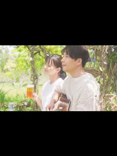 [x]星野源、楽曲「不思議」弾き語りアレンジ披露 多部未華子は歌声ににっこり 「淡麗グリーンラベル」新CM「GREEN JUKEBOX 居篇 ...
