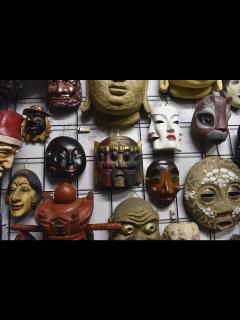 [x]顔は心を表している！？900以上の仮面を制作した館長に聞く、お面の意味と日本人の精神 ｜ 和樂web 美の国ニッポンをもっと知る！