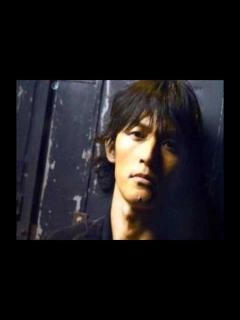 [x]B'z 稲葉浩志、体型を維持する方法＆「Singing Bird」の曲作りについて語る。 - YouTube